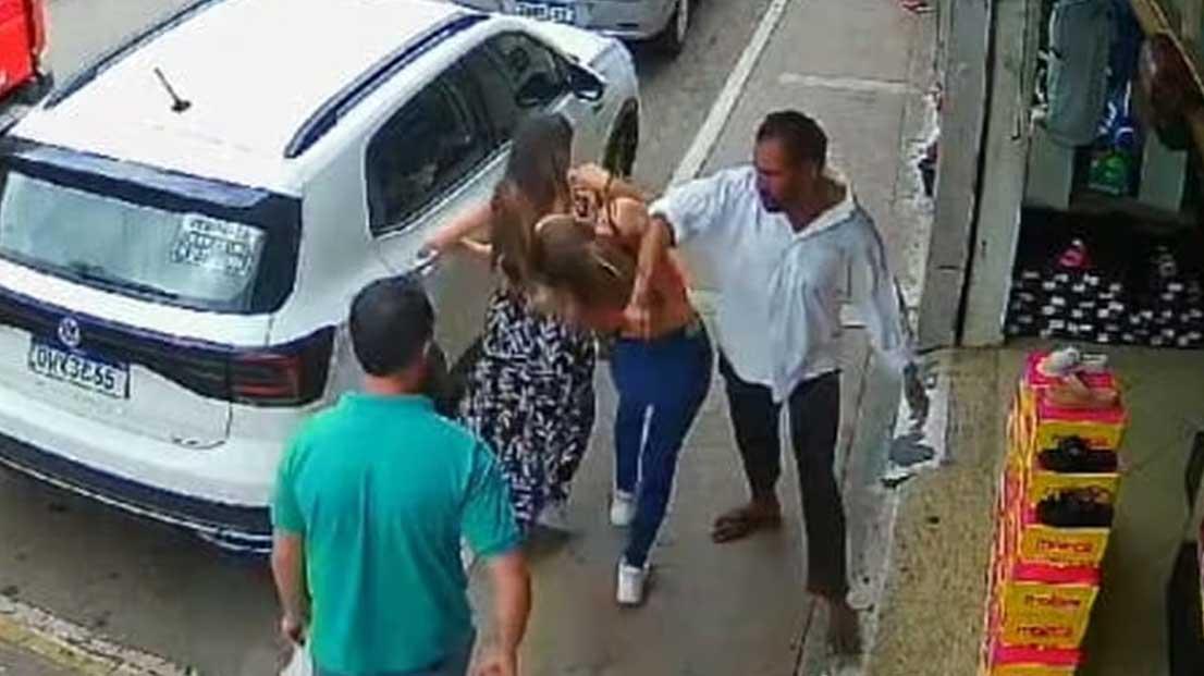 Homem pede dinheiro, não recebe e agride adolescente com soco no rosto