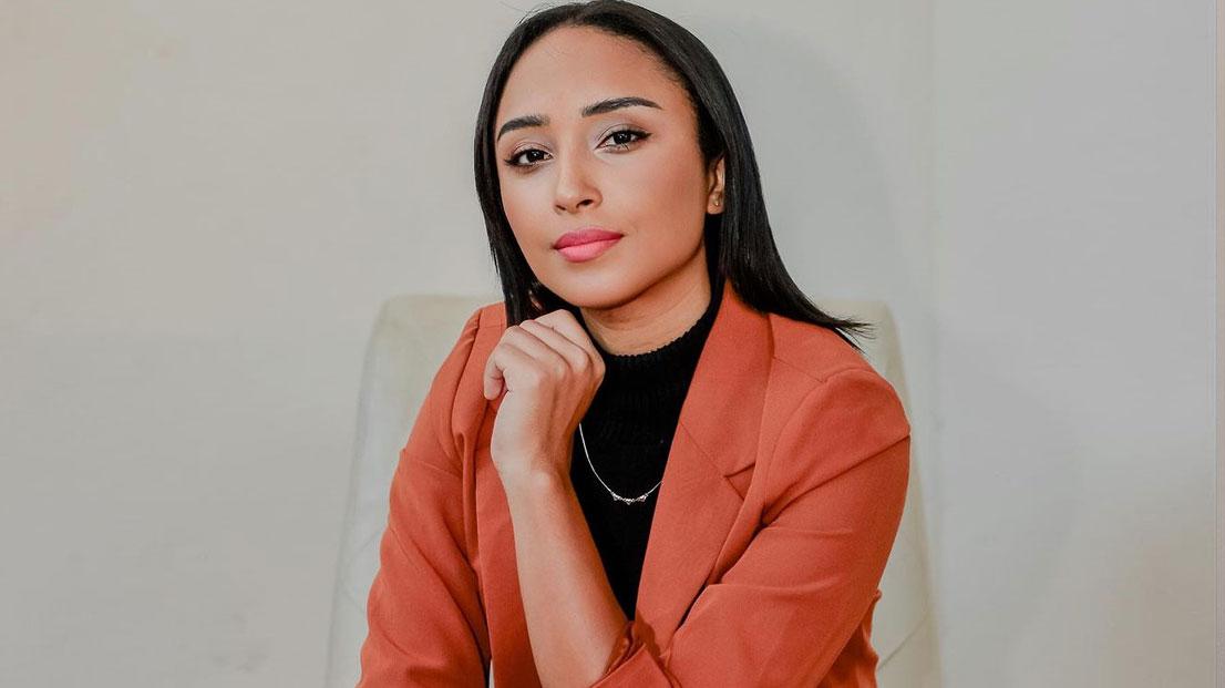 Jessica Volk - Críticas Sérias e Comédia na Arena Política Local