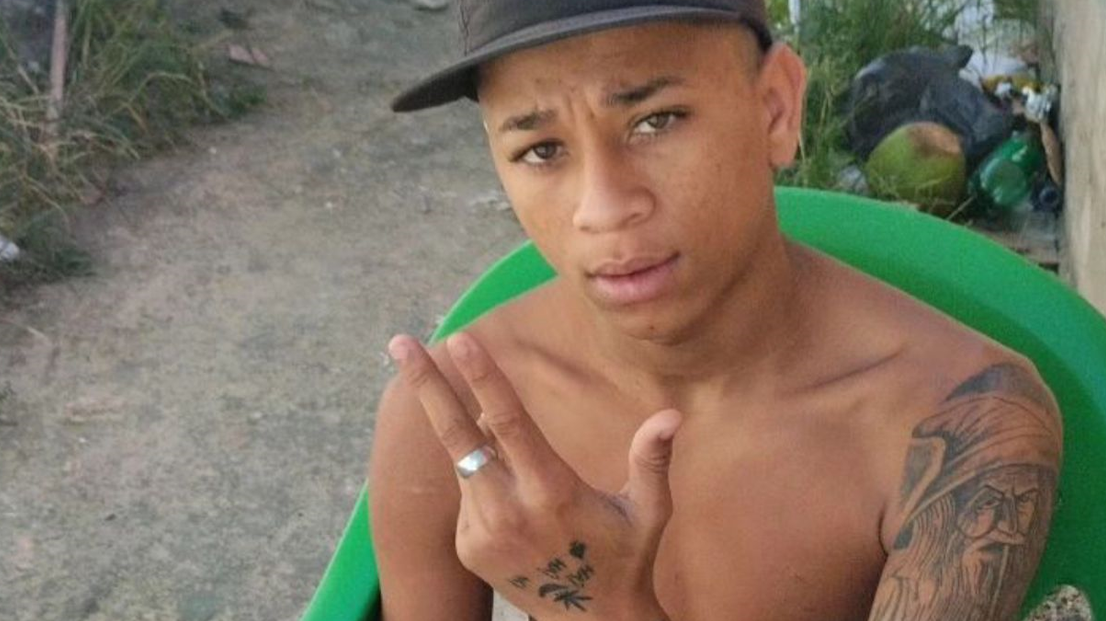 Jovem é assassinado a tiros em conjunto habitacional em Porto Seguro