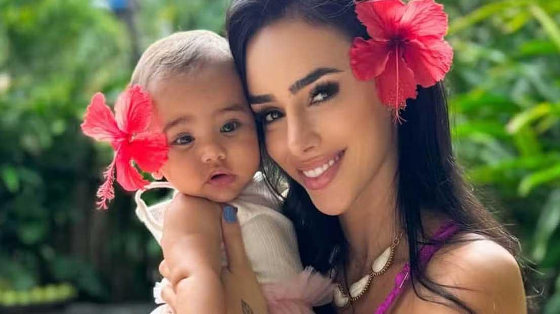 Bruna Biancardi curte dia ensolarado no Sul da Bahia com Mavie, sua filha e de Neymar