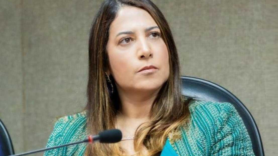 Oportunismo Político: Deputada Claudia Oliveira recebe duras críticas durante entrega de ambulância em Porto Seguro