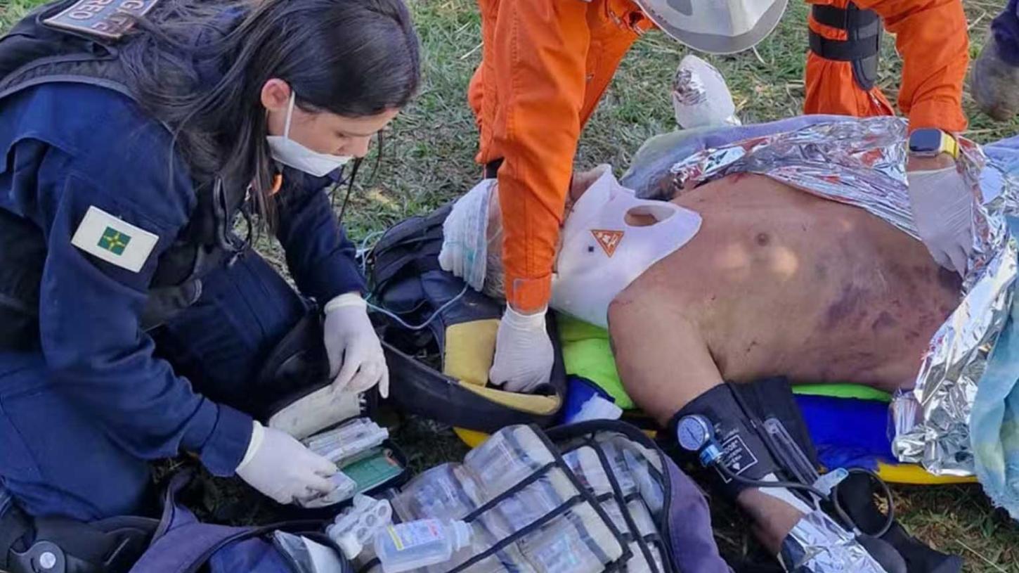 Helicóptero com empresários de Arraial D’ajuda e Caraiva cai em lagoa de Goiás