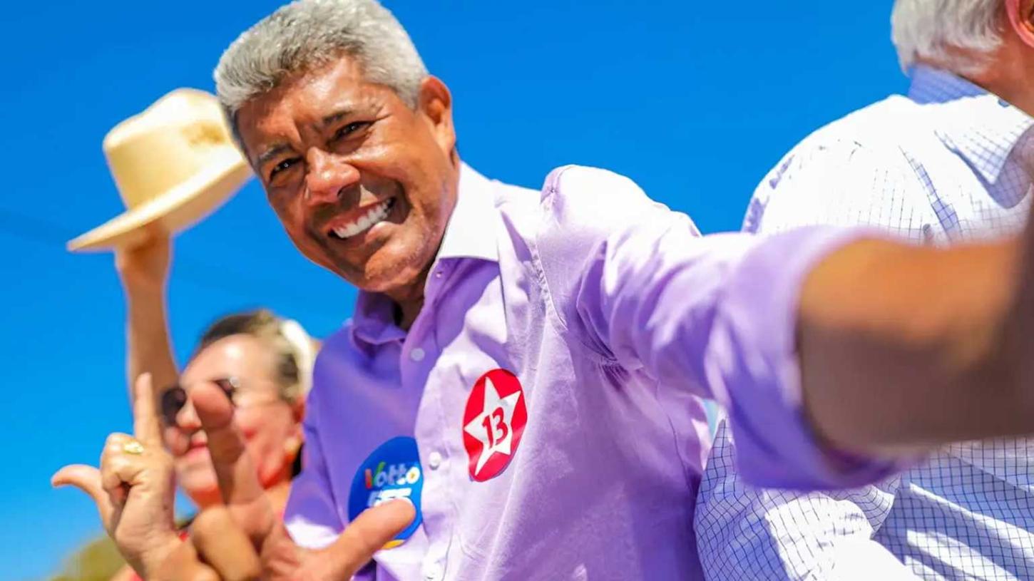 Jerônimo Rodrigues entrega obras de pavimentação e posto de saúde em Santa Cruz Cabrália