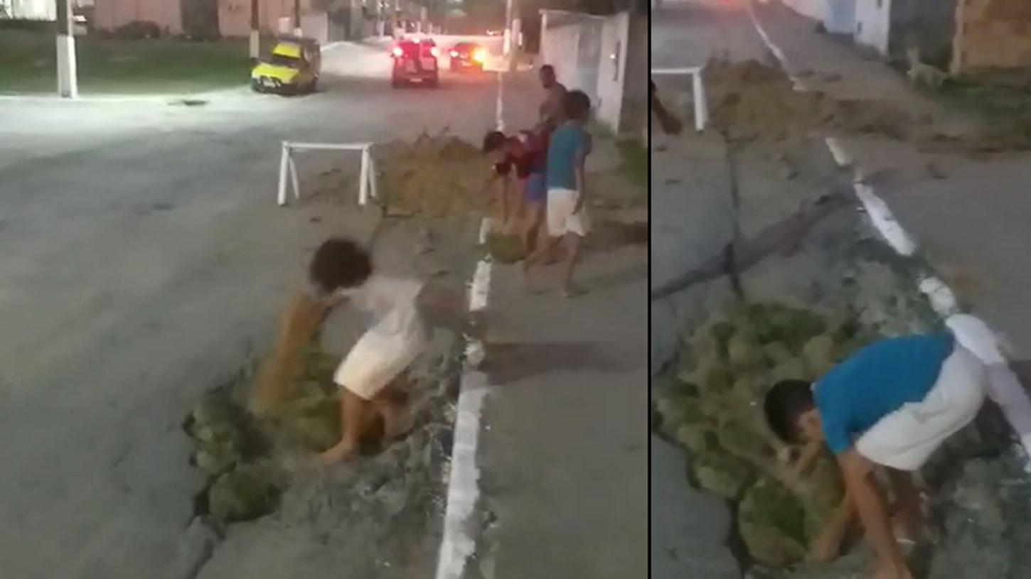 Vídeo chocante expõe crianças tapando buracos nas ruas de Porto Seguro