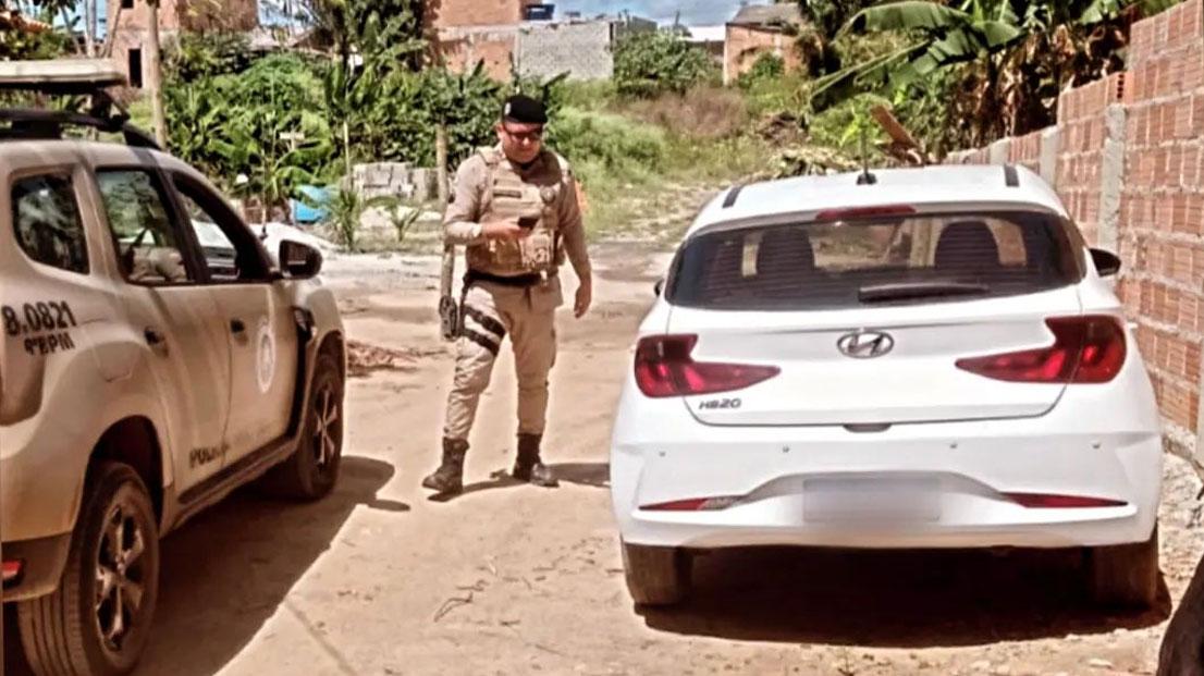 Policiais Militares do 8° BPM recupera veículo roubado em operação em Porto Seguro