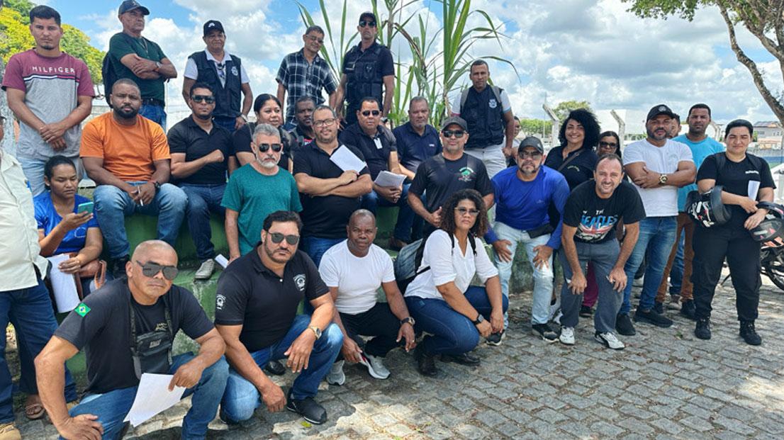 Funcionários seletivados de Eunápolis realizam protesto contra cancelamento do Processo Seletivo; confira