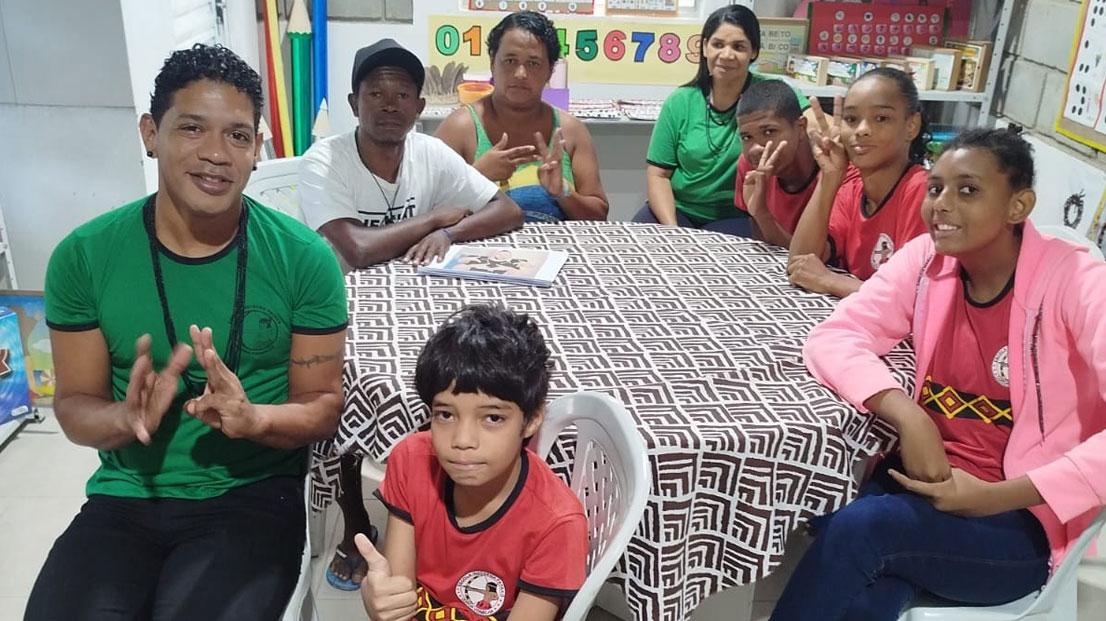 Professores e alunos de Cabrália se unem para preservar a Língua Indígena Pataxó de Sinais