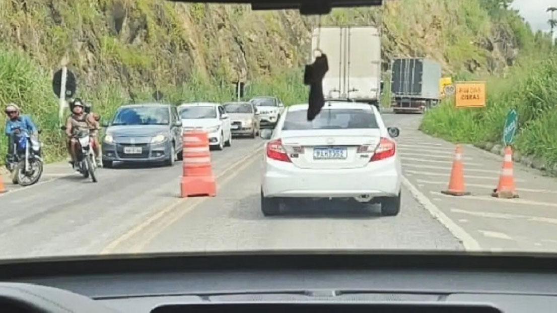 Interdição de ponte provoca engarrafamento na BR-101 em Itapebi
