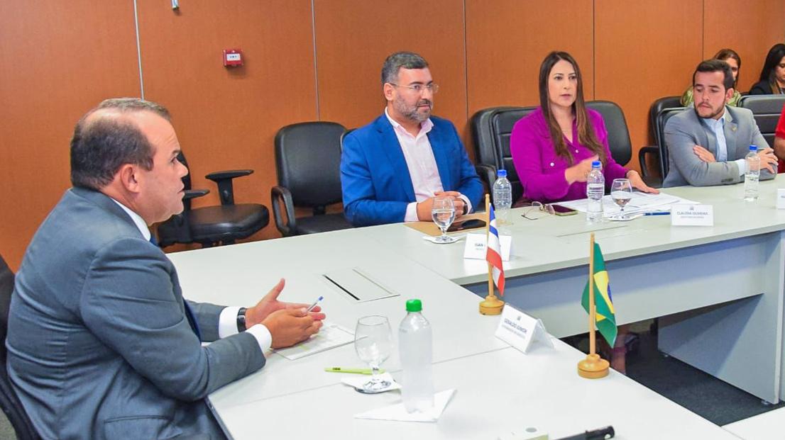 Deputada Cláudia Oliveira discute soluções para a ponte do Rio Jequitinhonha com o governador em exercício