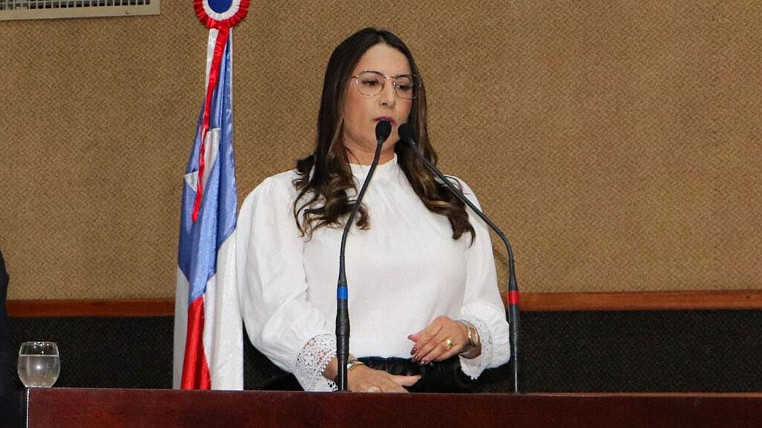 Na Assembleia Legislativa da Bahia, Deputada Cláudia Oliveira saúda os 134 anos de Belmonte; 