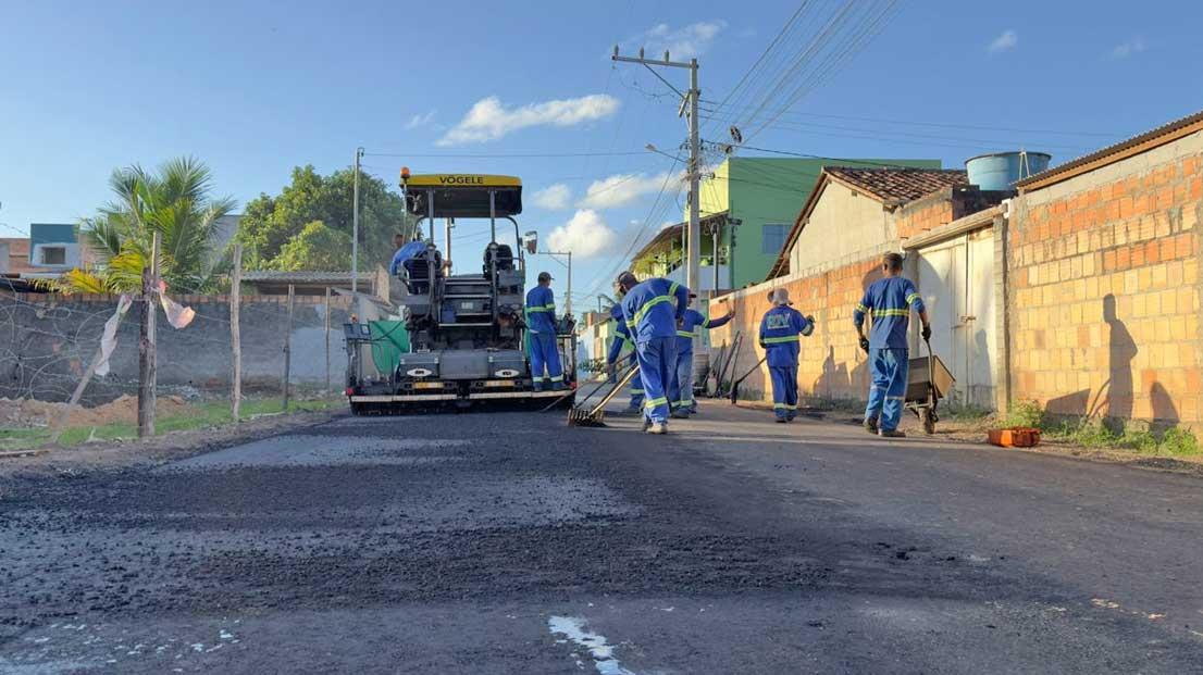 O asfalto chegou! Prefeitura inicia pavimentação do bairro Vila Olímpica em Eunápolis