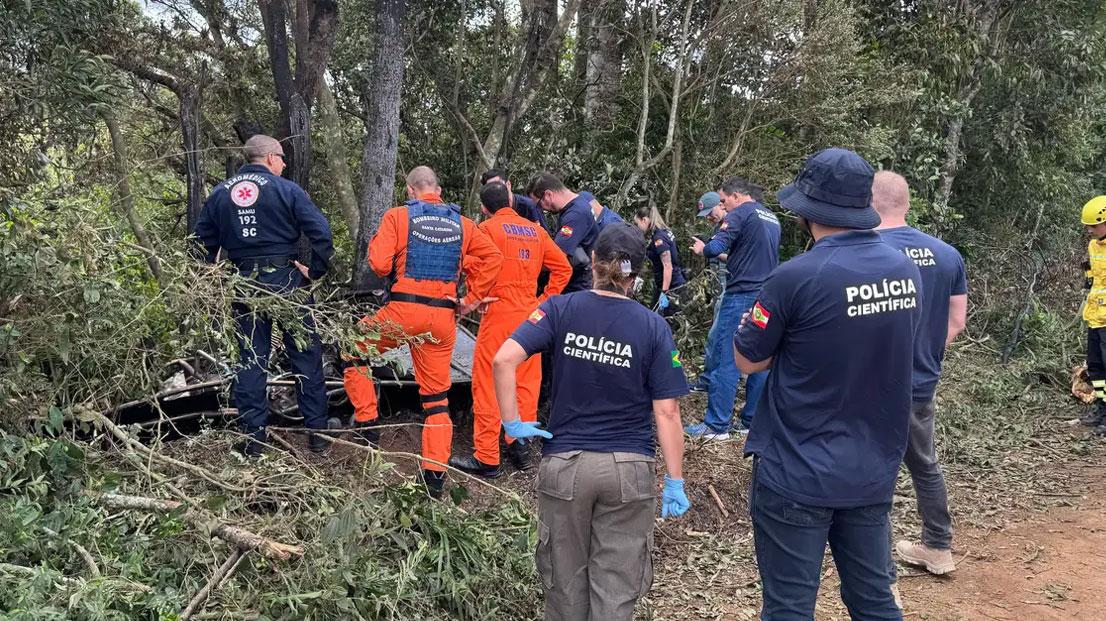 Balão com 22 passageiros pega fogo e despenca, resultando em mortos e feridos