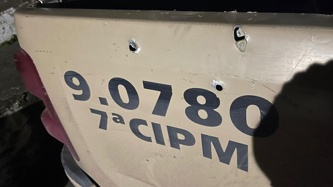 Viatura da polícia militar é metralhada durante confronto em Eunápolis