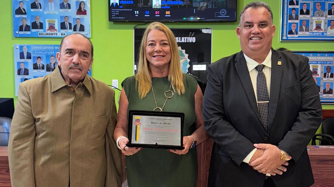 Deputada Fabíola Mansur recebe Título de Honra ao Mérito da Câmara de Belmonte; Confira