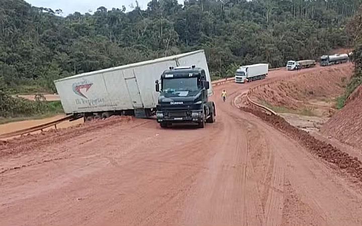 Extremo sul da Bahia enfrenta transtornos com cancelamento de voos e veículos atolados; Veja