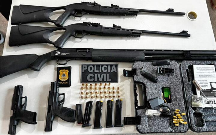 Cinco armas são apreendidas pela DEAM após denúncia de violência doméstica em Porto Seguro; Veja vídeo