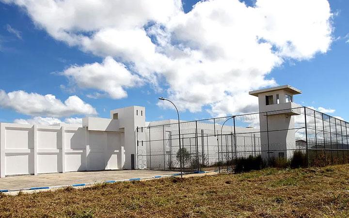 Estado da Bahia anuncia ampliação de penitenciárias em seis municípios, incluindo Eunápolis e Teixeira de Freitas; Confira