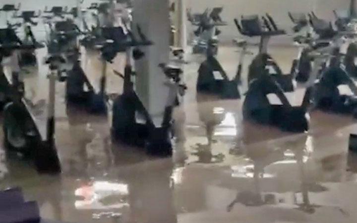Falta de infraestrutura em Porto Seguro provoca alagamentos e destruição de comércios: VEJA VÍDEO