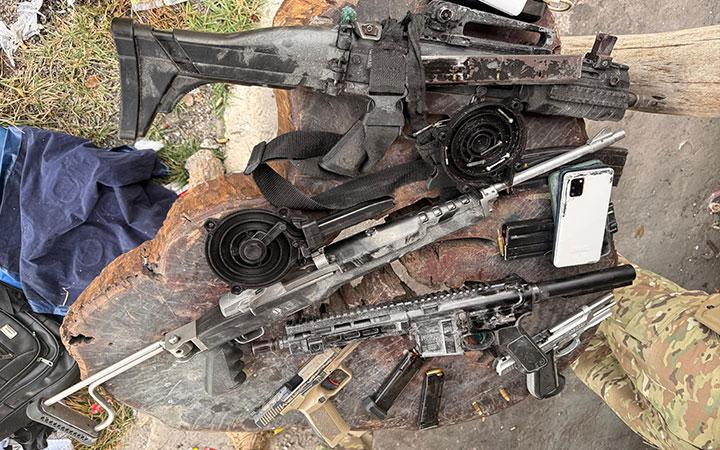 Fuzis, submetralhadora e granada são apreendidos durante operação em Caraíva; Confira