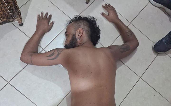 Polícia Civil prende homem em flagrante por cárcere privado e violência doméstica em Porto Seguro; Veja