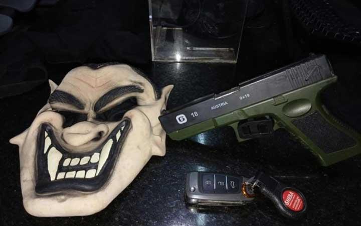 Polícia Militar  recupera veículo com restrição de roubo e apreende simulacro de arma de fogo em Eunápolis