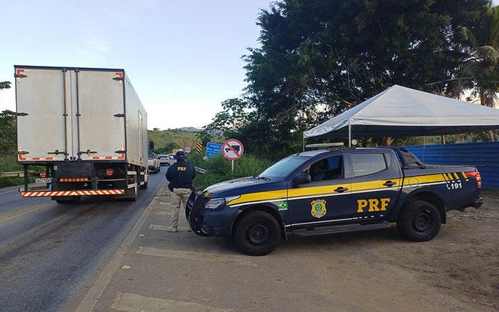 Saiba quando ônibus e caminhões serão liberados na ponte sobre o Rio Jequitinhonha; Veja