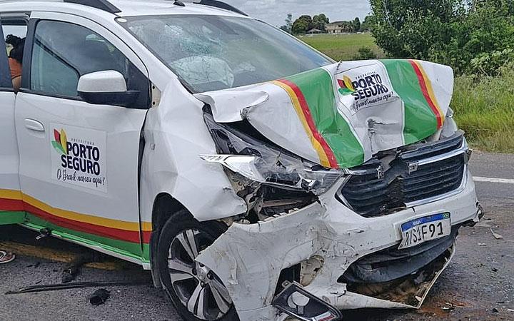 Veículo da Prefeitura de Porto Seguro que transportava pacientes se envolve em acidente na BR-367 e deixa feridos; Veja  