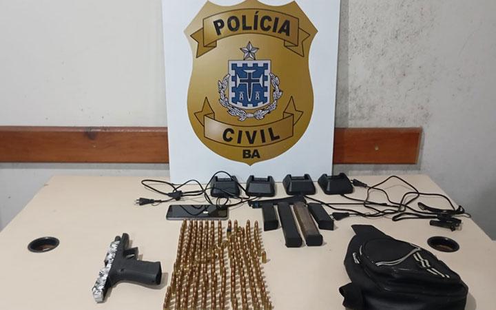 Ação da polícia civil resulta na recuperação de veículo roubado e apreensão de armamento em Eunápolis