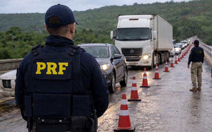 DNIT cita descumprimento de regras e volta a restringir passagem pela ponte sobre o Rio Jequitinhonha na Br-101 em Itapebi