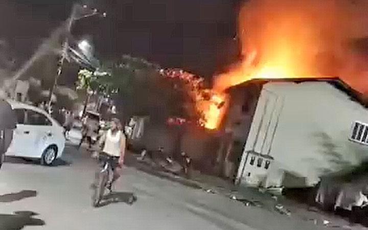 Incêndio de grande proporção destrói residência no bairro Valdete em Porto Seguro; Veja vídeo