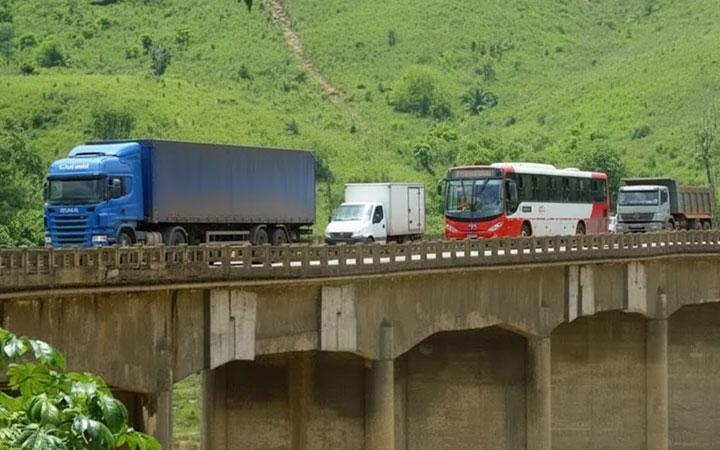 Ponte sobre o Rio Jequitinhonha na BR-101 foi liberada para veículos com até 33 toneladas; Veja