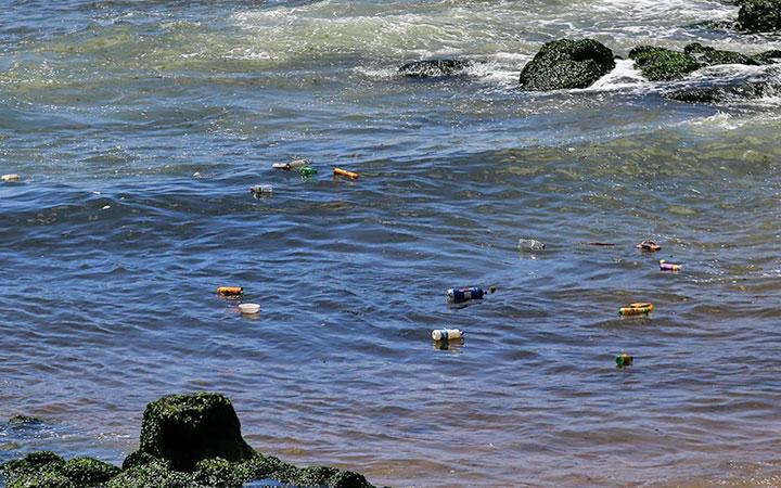 Bahia despeja mais 780 milhões de litros de esgoto por dia em rios e praias; Veja