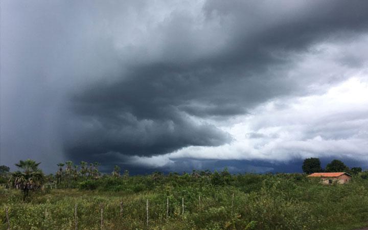 Chuvas intensas colocam Porto Seguro, Eunápolis, Cabrália e outras cidades em alerta amarelo nesta segunda-feira (16)