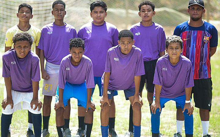 De área de risco a campo moderno: Lúcio Pinto e Renata entregam novo Campo do Jambreiro à comunidade; Veja