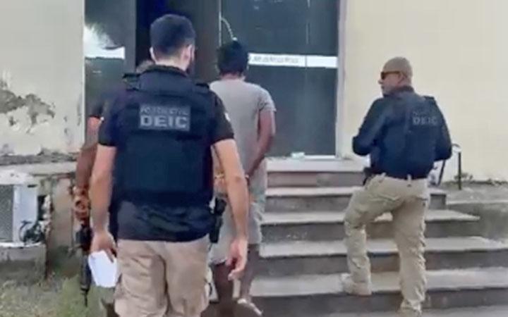 Homem é preso em Eunápolis por agredir mãe, atacar irmão e matar animal doméstico