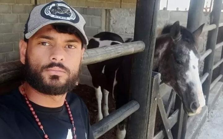 Jovem de 24 anos é sequestrado em povoado de Guaratinga e família vive angústia