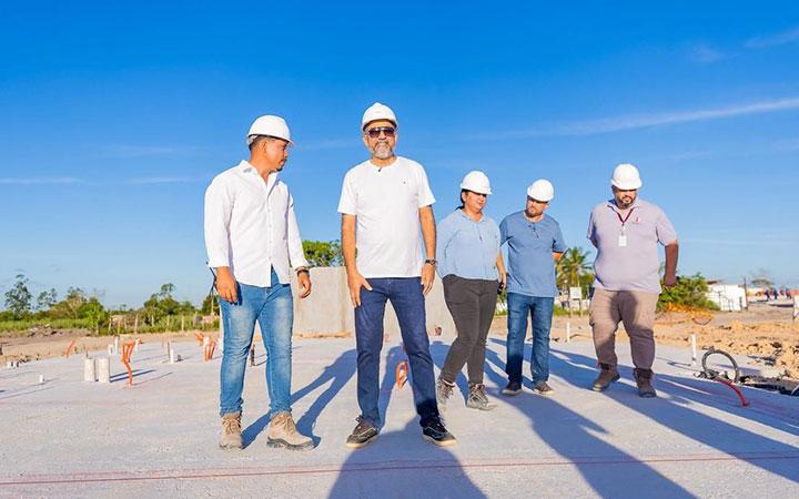 No dia de seu aniversário, prefeito Robério apresenta obras de cerca de 500 casas do Minha Casa, Minha Vida