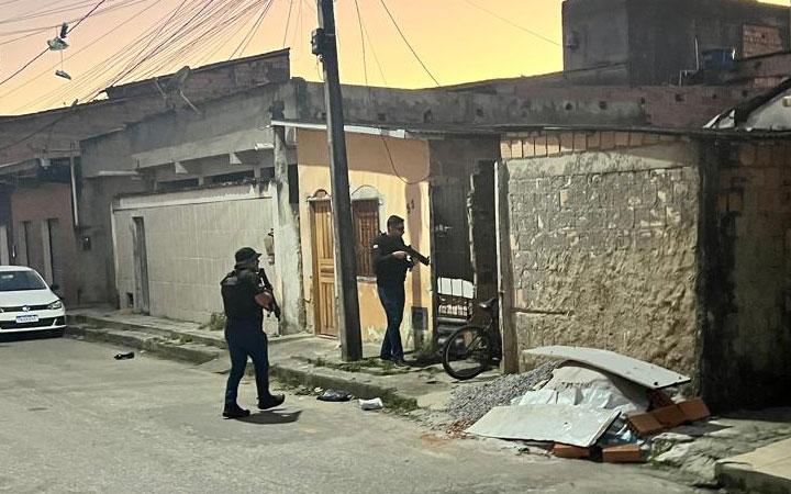 Polícia Civil deflagra operação “zona de desova”, prende suspeitos de homicídio e flagra tráfico de drogas em porto seguro