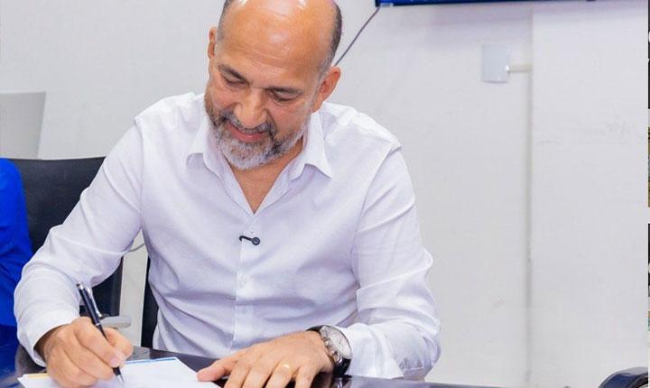 Prefeito Robério concede reajuste salarial de 5,4% para professores e 6,79% aos agentes de saúde