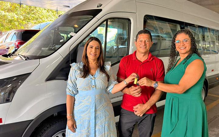 Saúde de Itapebi ganha reforço com van destinada ao Tratamento Fora (TFD) do Domicílio; Confira