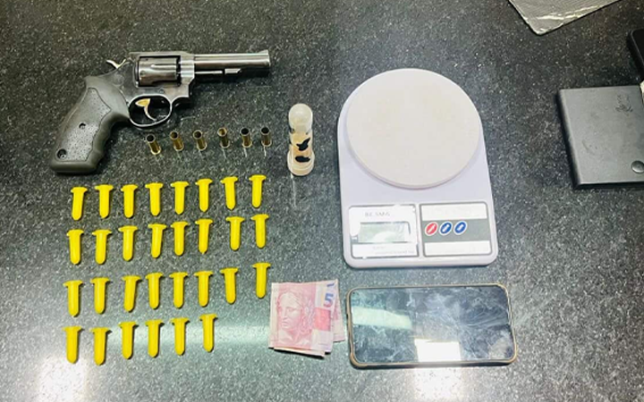 Suspeito morre em confronto com a Rondesp; arma e drogas são apreendidas