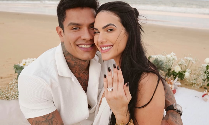 Modelo Emily Garcia fica noiva de Victor Igoh em Trancoso e adianta planos para o casamento; Veja as imagens