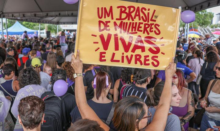 Mulheres vão às ruas em Porto Seguro para cobrar votação do PL Antimisoginia; Confira