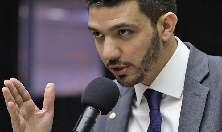 Neto Carletto é relatar de projeto que pode proibir quem tira CNH em carro automático de dirigir veículo manual; Entenda