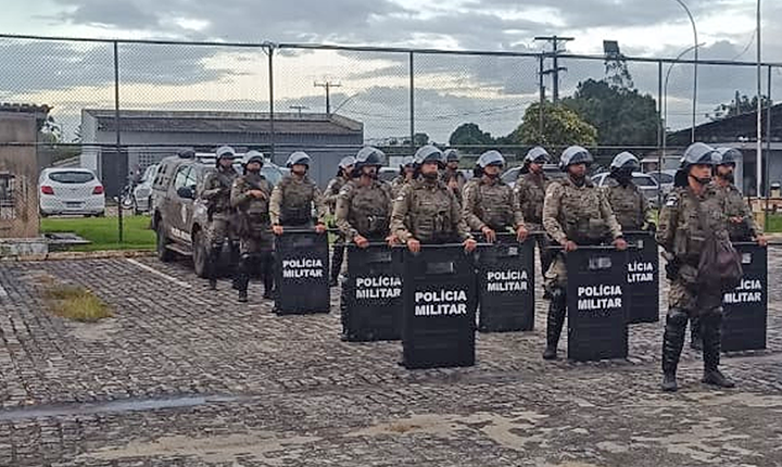 Polícia militar realiza vistoria no Conjunto Penal de Eunápolis e apreende celulares e armas brancas
