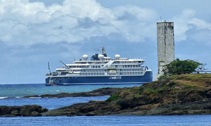 Cruzeiro de luxo retorna ao Brasil e fará paradas em Trancoso, Itacaré e Abrolhos; Confira