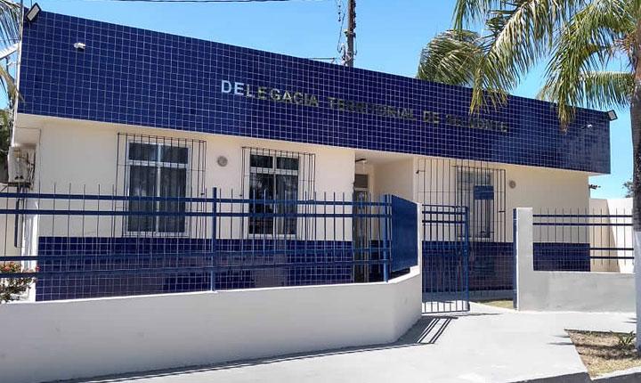 Tráfico ousado: Traficante é preso comercializando drogas em frente à delegacia de Belmonte; Veja