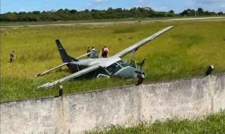 Acidente: Avião da FAB deixa pista, mas tripulação escapa sem ferimentos no Aeroporto de Porto Seguro
