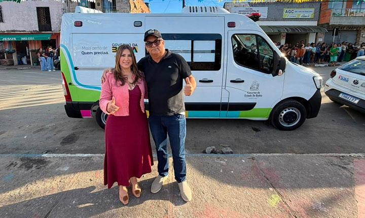 Cláudia Oliveira entrega ambulância para São João do Panelinha e fortalece a saúde de Camacã