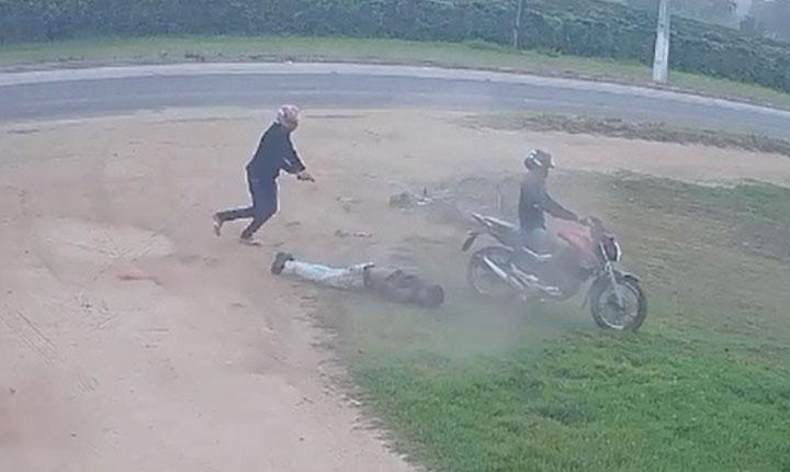 Câmera registra execução de jovem de 19 anos na manhã desta terça, em Itabela; Veja vídeo